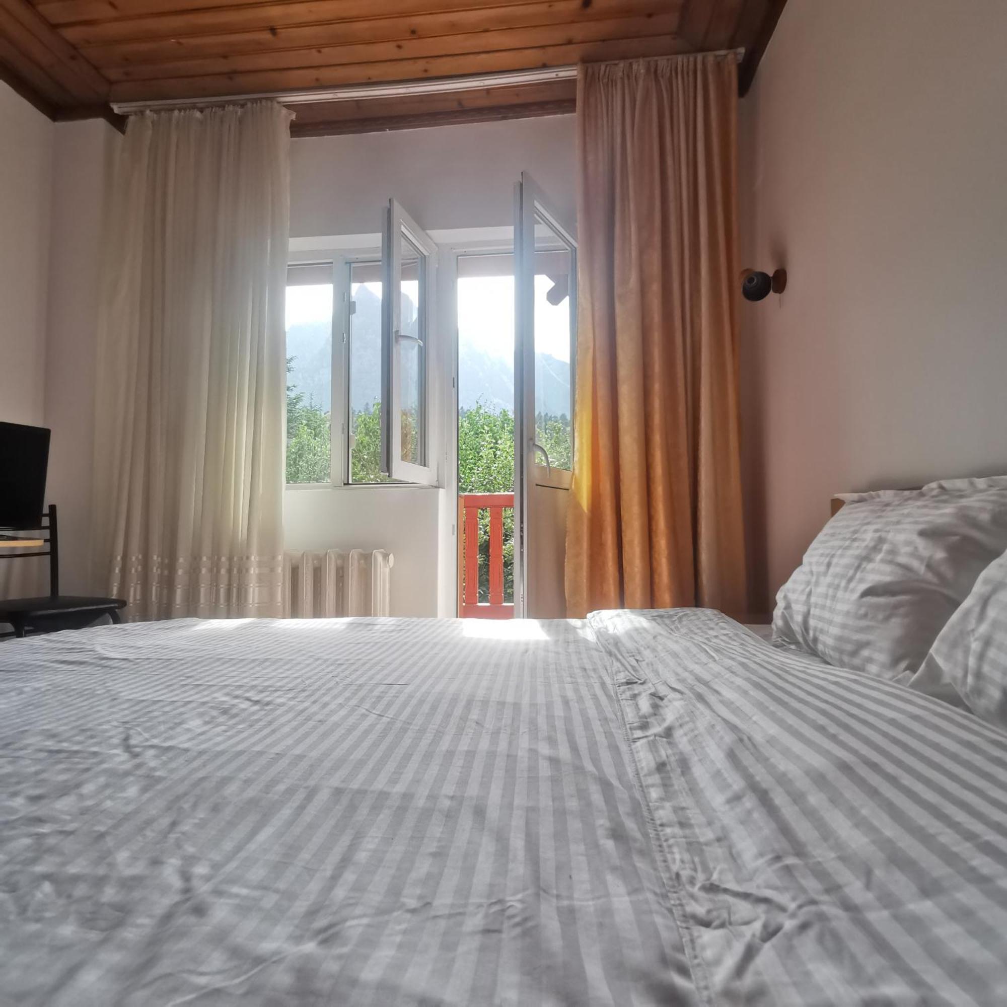 Pensiunea Fara Nume Buşteni Exterior foto